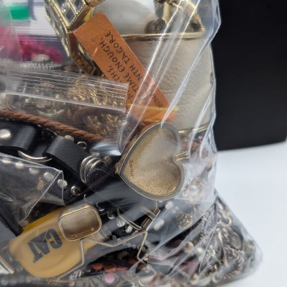 Jewelry Lot Udita Repurpose Bag Over 4 Pounds Beads & Possible Wearable Pieces - Picture 2 of 10